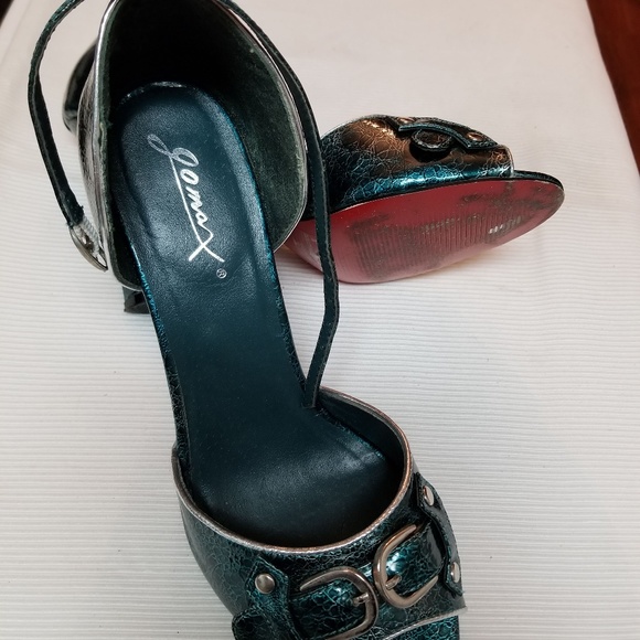 Heels - Picture 2 of 3